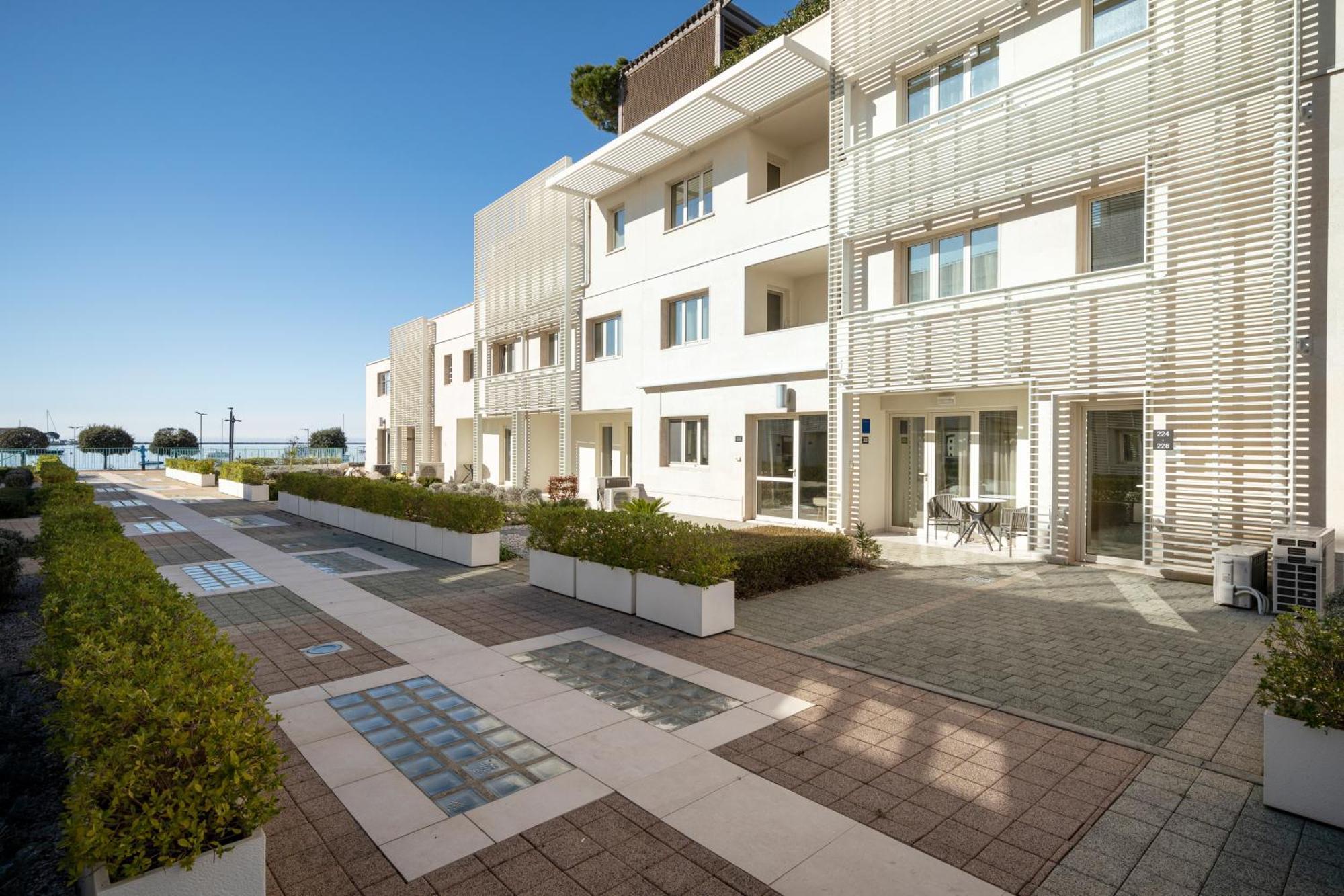 Humagum Sea View Apartment - Garden Palace Umag Eksteriør bilde