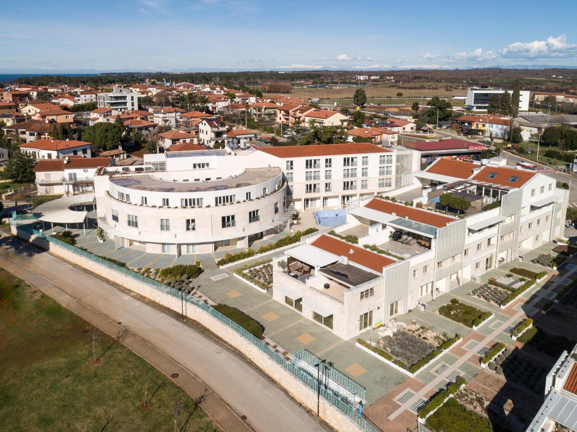 Humagum Sea View Apartment - Garden Palace Umag Eksteriør bilde